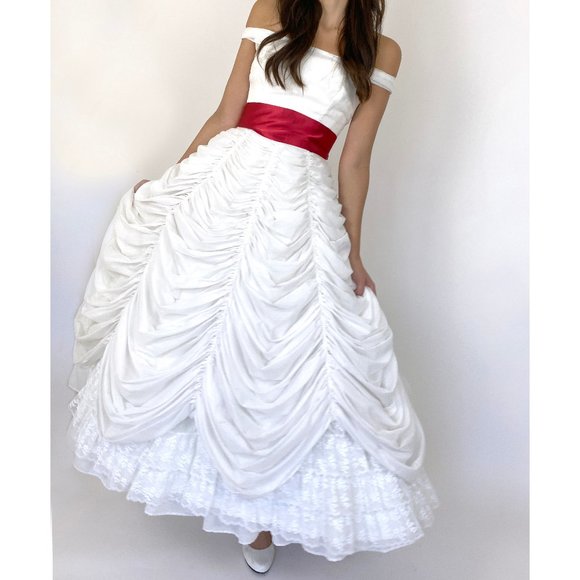 Vintage White Layered Ball Gown Wedding Dress - Picture 10 of 17